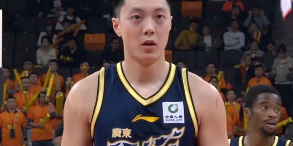 星空体育app下载-广东男篮40分惨败，三分球35中5+17次失误，上海男篮酣畅淋漓大胜