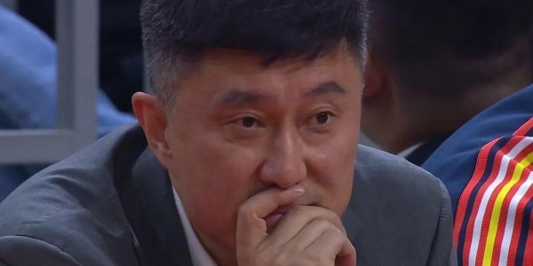 星空体育app下载-广东男篮40分惨败，三分球35中5+17次失误，上海男篮酣畅淋漓大胜