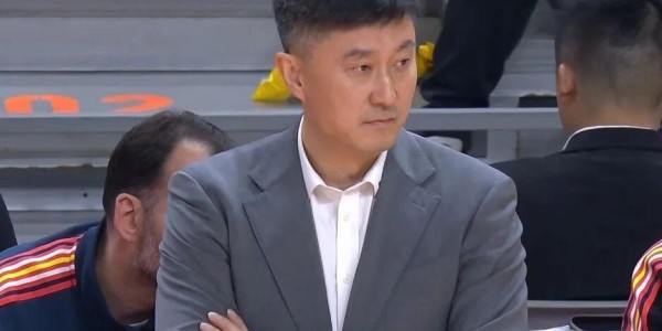 星空体育app下载-广东男篮40分惨败，三分球35中5+17次失误，上海男篮酣畅淋漓大胜